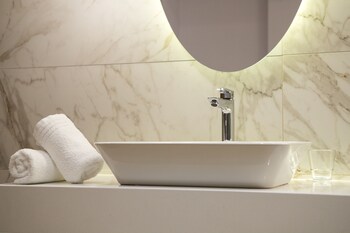 Blue Lagoon City Hotel 4*