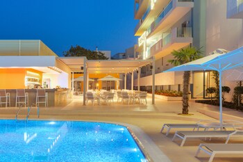 Blue Lagoon City Hotel 4*