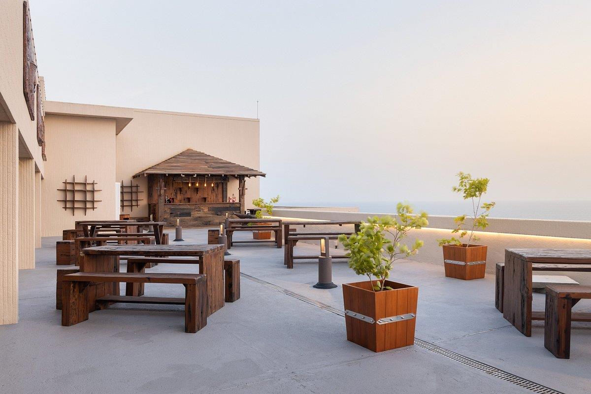 Отель Araliya Beach Resort & Spa