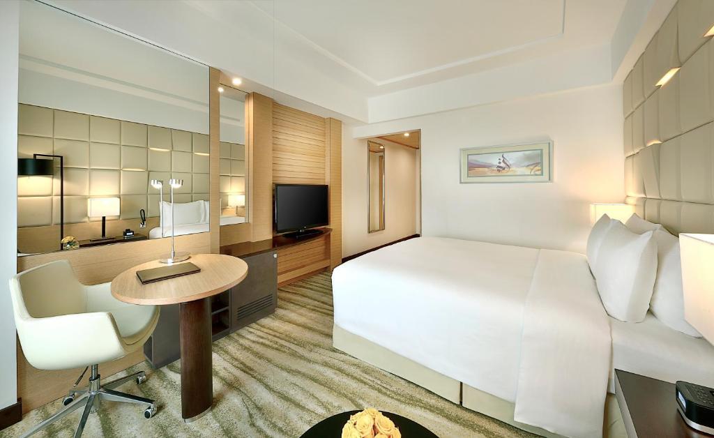 DoubleTree by Hilton Hotel Riyadh - Al Muroj Business Gate 4*