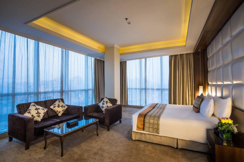 Gloria Inn Hotel 3*