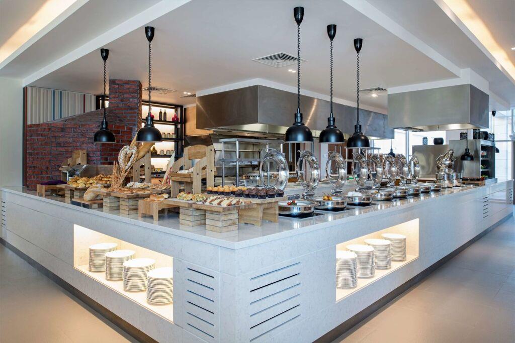 DoubleTree by Hilton Riyadh Financial District Hotel & Suites 4*