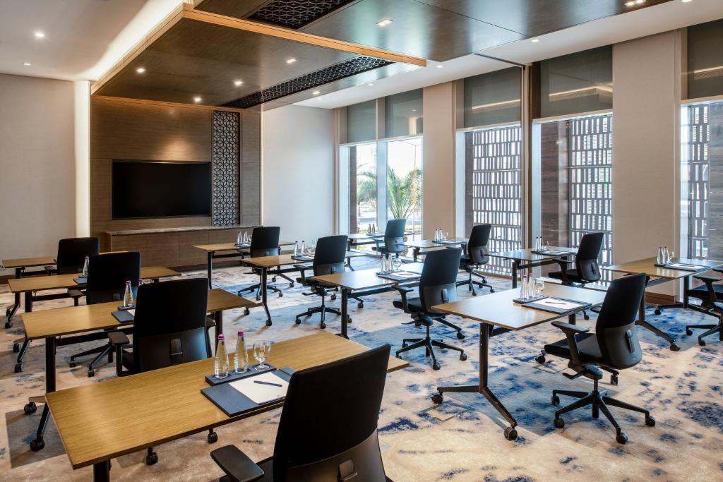 DoubleTree by Hilton Riyadh Financial District Hotel & Suites 4*