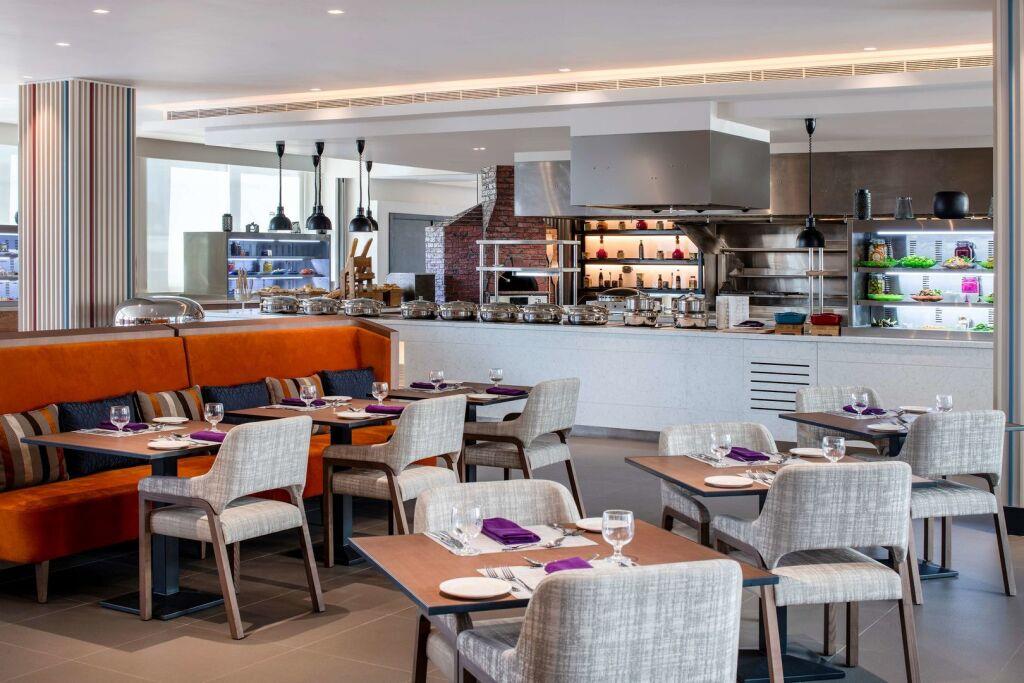 DoubleTree by Hilton Riyadh Financial District Hotel & Suites 4*