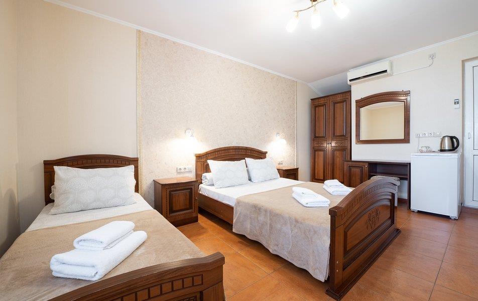 Альбатрос (ул. Б. Хмельницкого) 0*