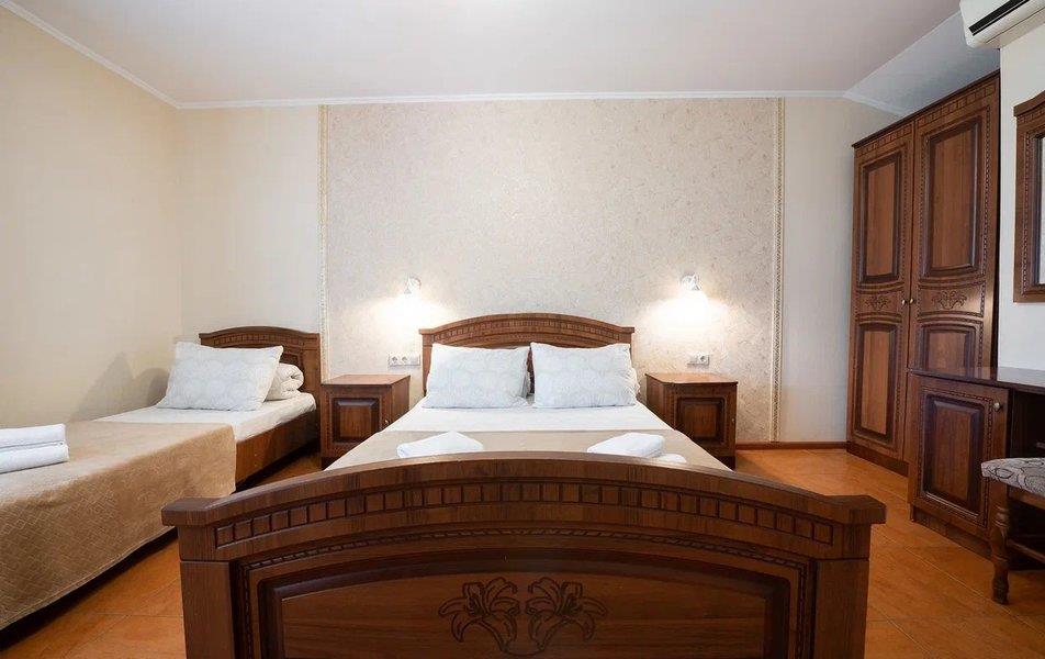 Альбатрос (ул. Б. Хмельницкого) 0*