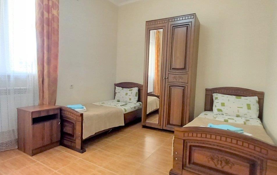 Альбатрос (ул. Б. Хмельницкого) 0*