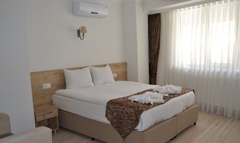 Loren Hotel & Suites 2*