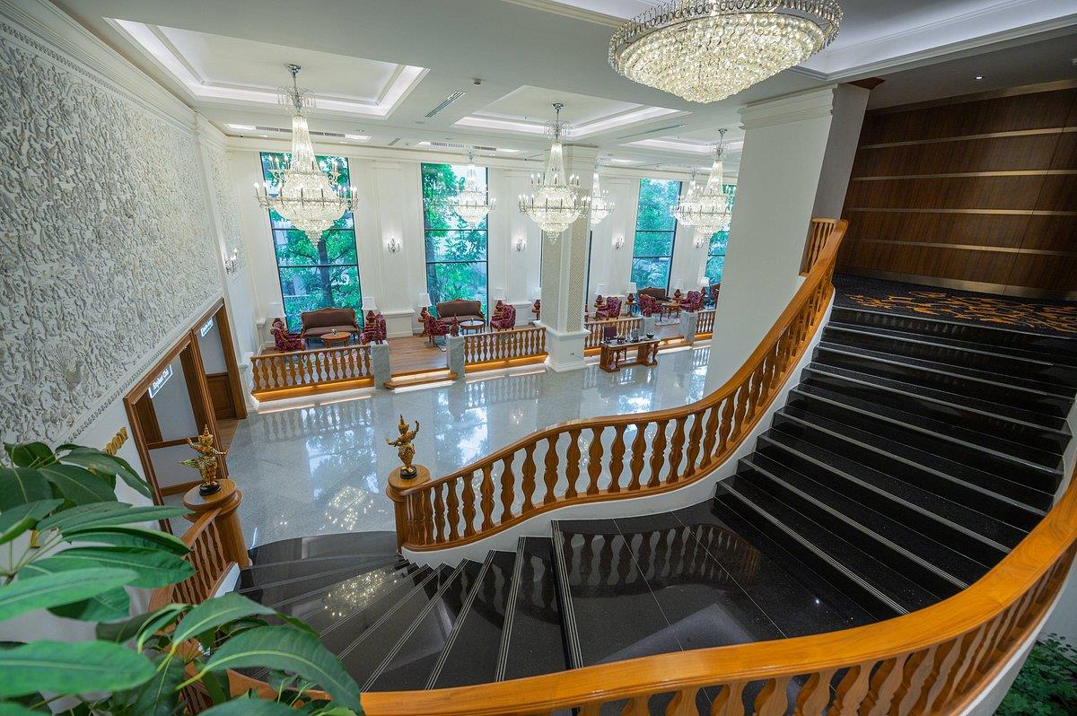 Туры в Empress Premier Hotel