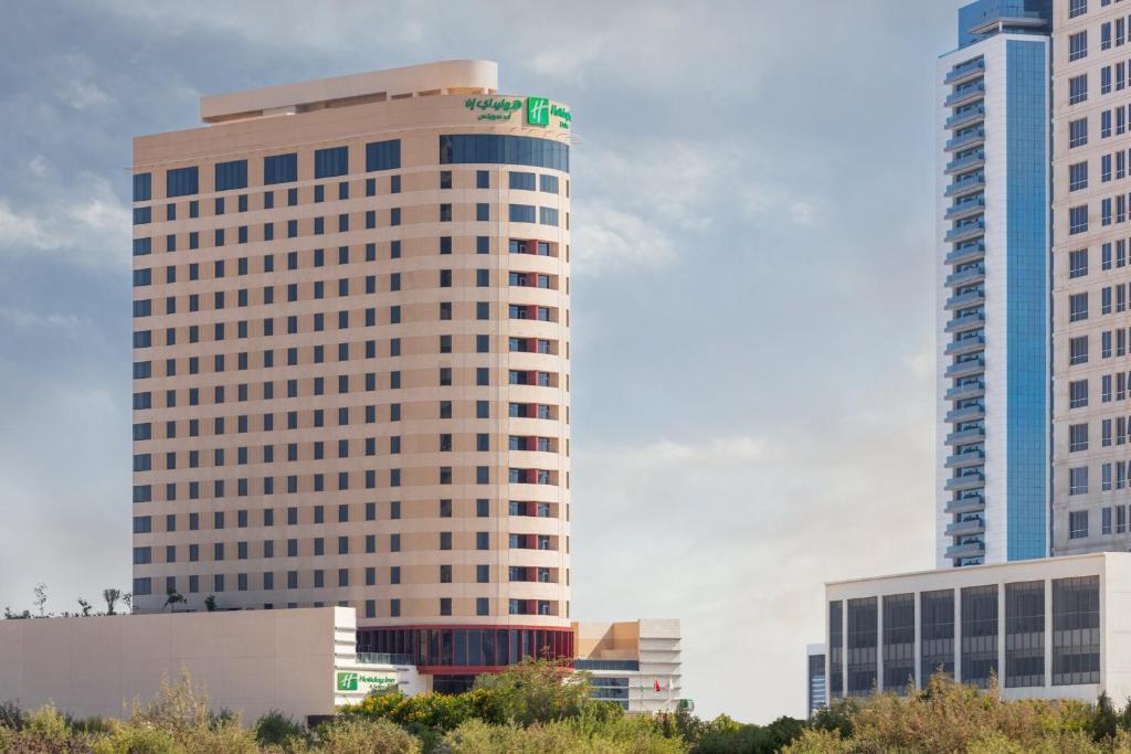 Holiday Inn & Suites Dubai Science Park 4*