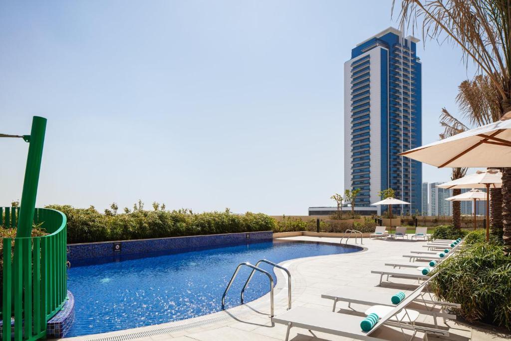 Holiday Inn & Suites Dubai Science Park 4*
