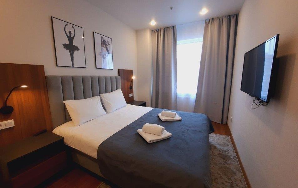 Авеню-Апарт на Мужества 3*