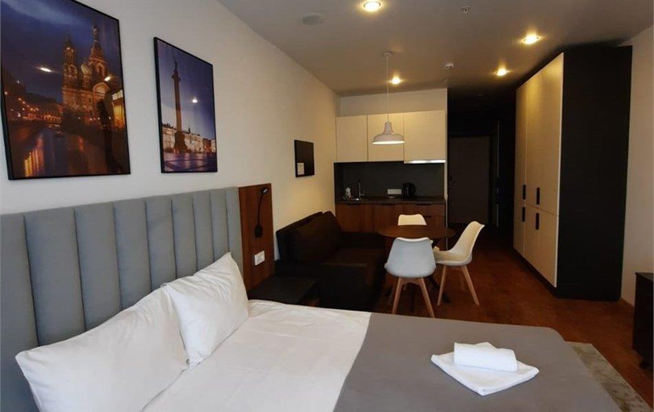 Авеню-Апарт на Мужества 3*