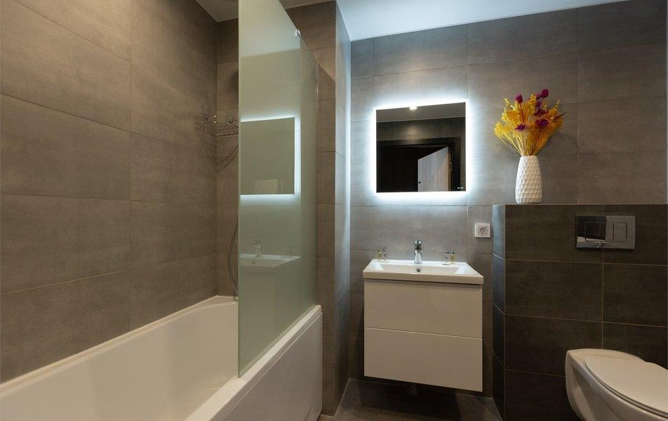 Авеню-Апарт на Мужества 3*