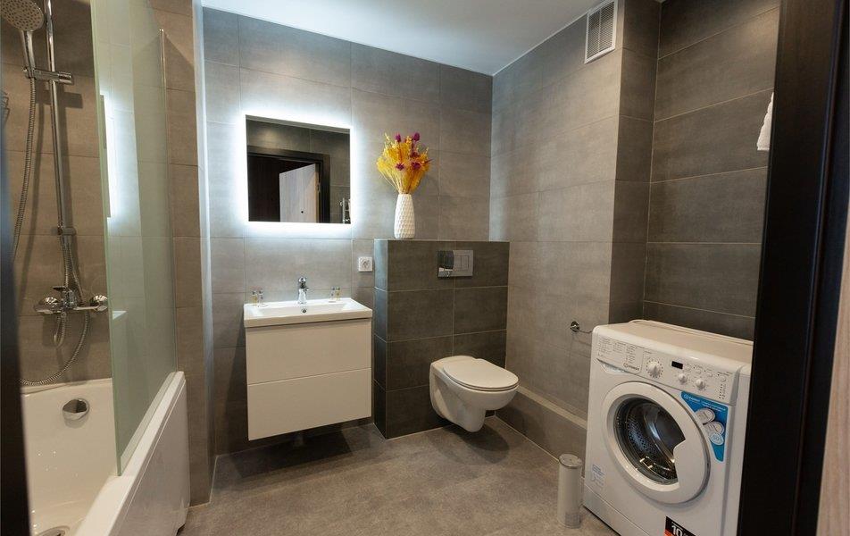 Авеню-Апарт на Мужества 3*