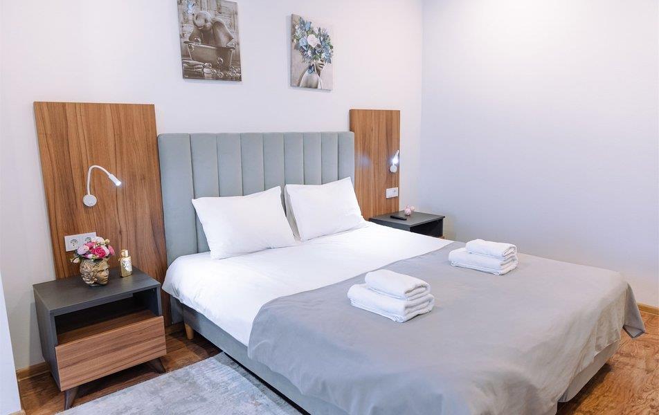 Авеню-Апарт на Мужества 3*