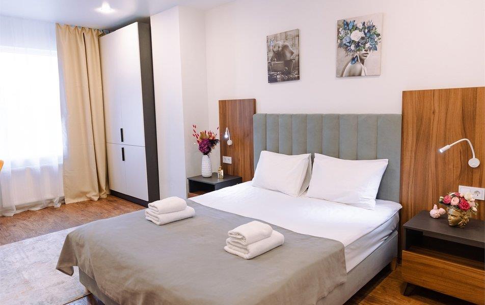 Авеню-Апарт на Мужества 3*