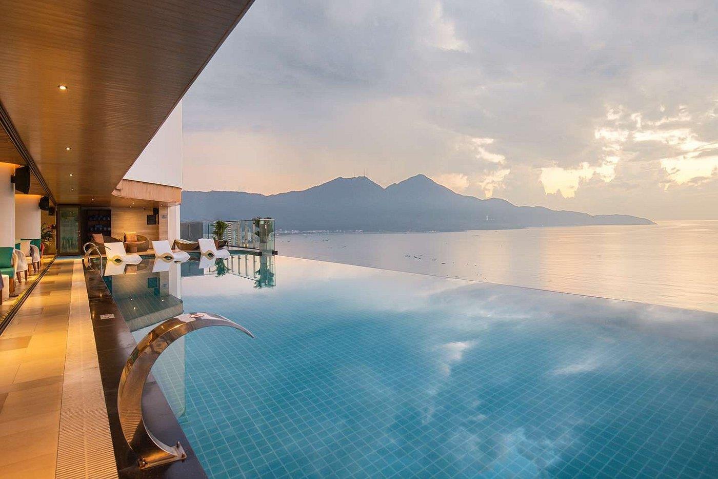 Radisson Hotel Danang 5*