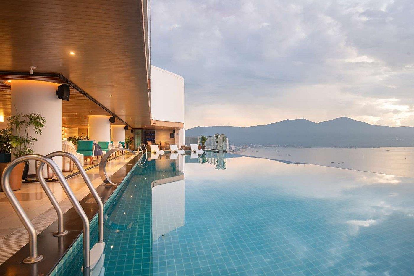Radisson Hotel Danang 5*
