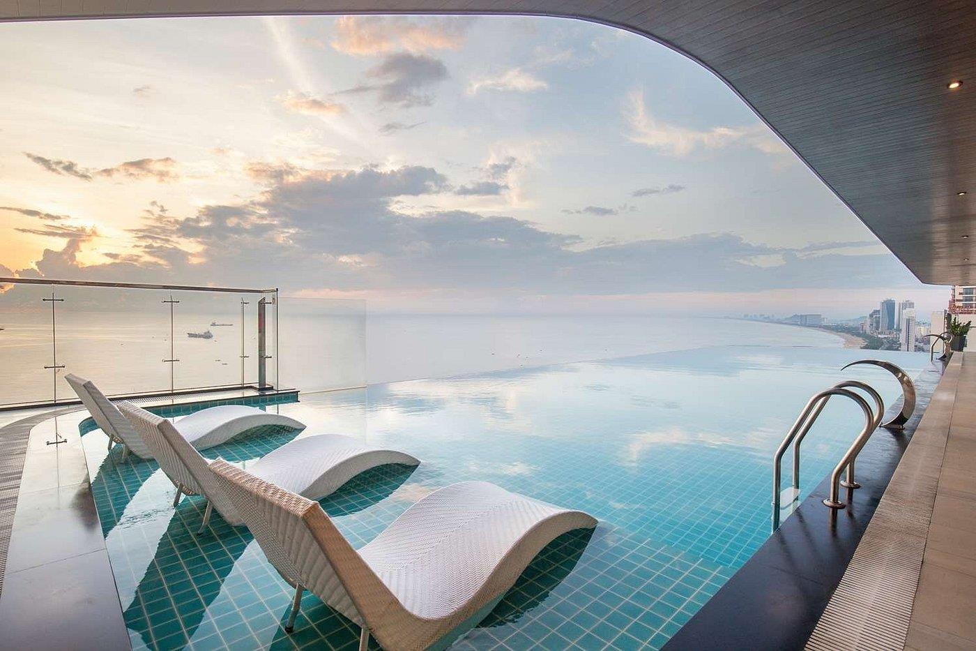 Radisson Hotel Danang 5*