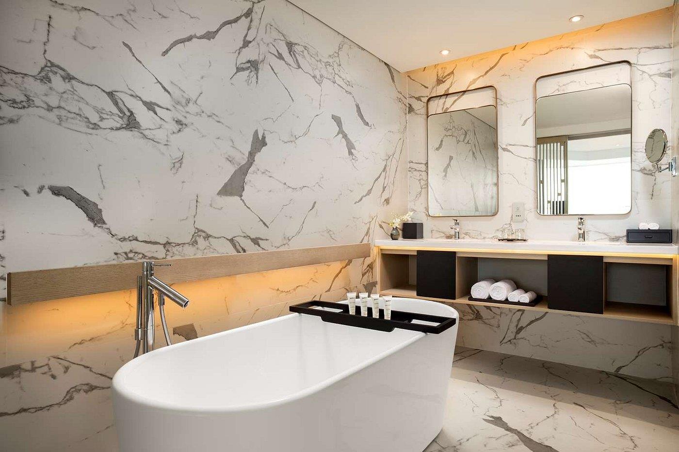 Radisson Hotel Danang 5*