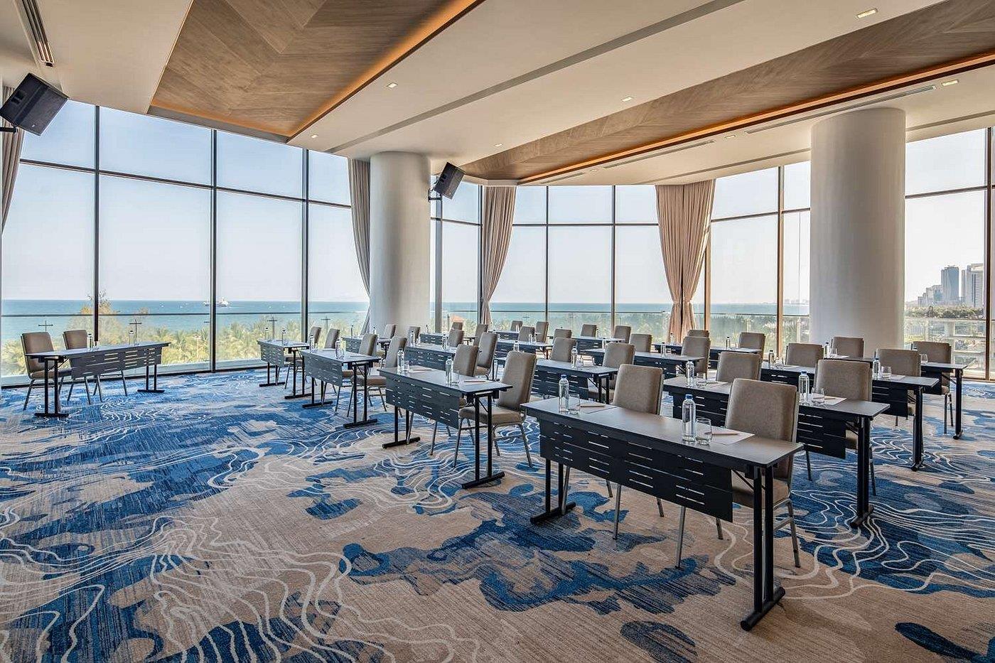 Radisson Hotel Danang 5*