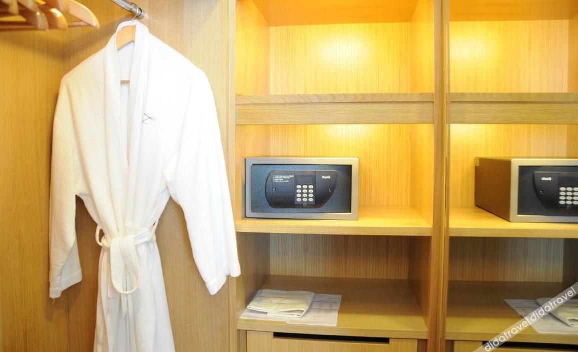 Cormar Suites 5*