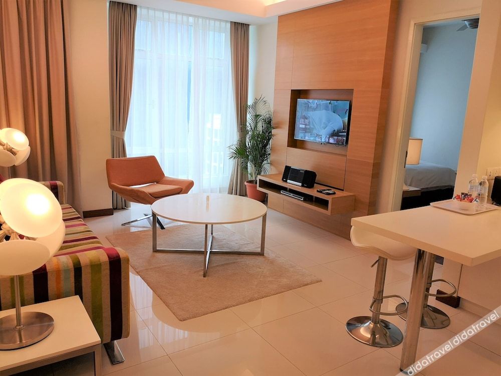 Cormar Suites 5*