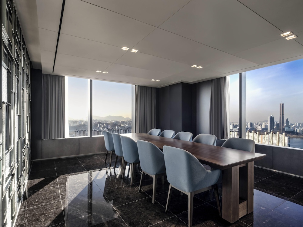 Novotel Ambassador Seoul Yongsan 5*
