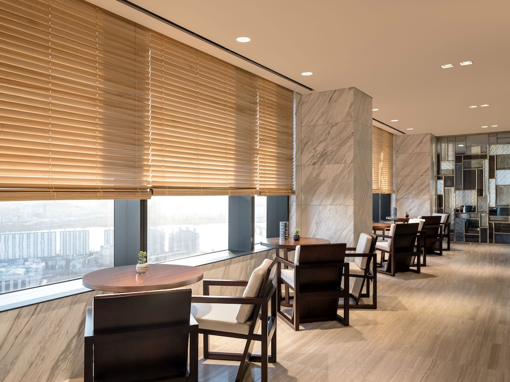 Novotel Ambassador Seoul Yongsan 5*