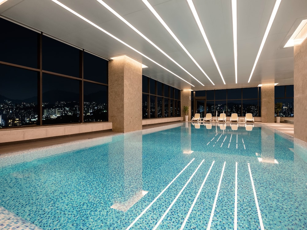 Novotel Ambassador Seoul Yongsan 5*