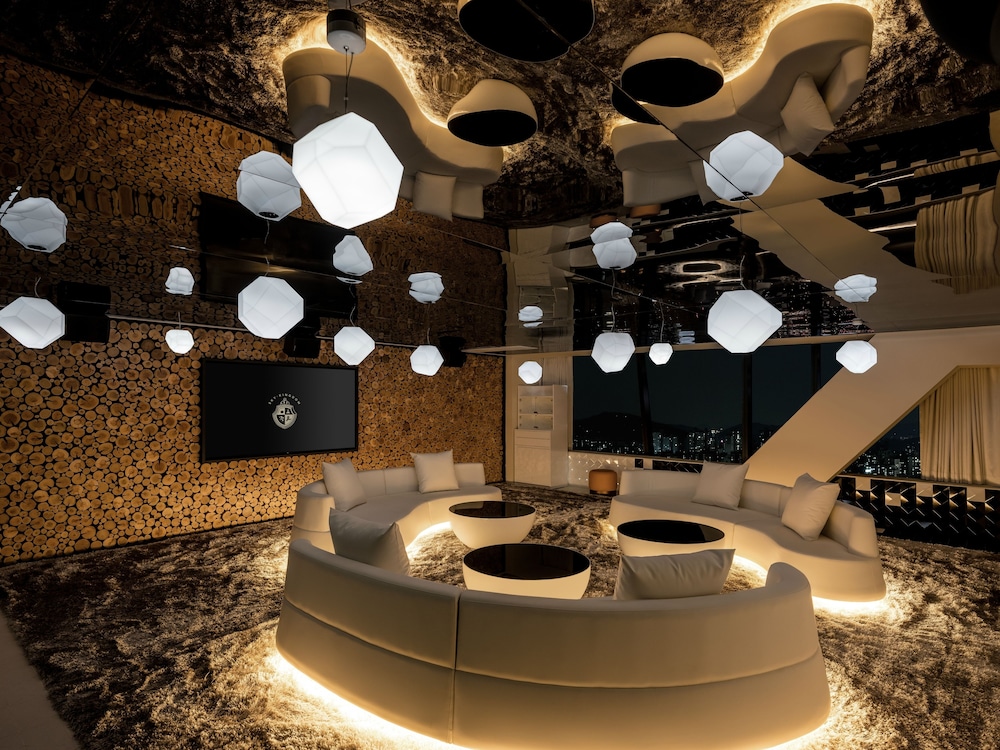 Novotel Ambassador Seoul Yongsan 5*