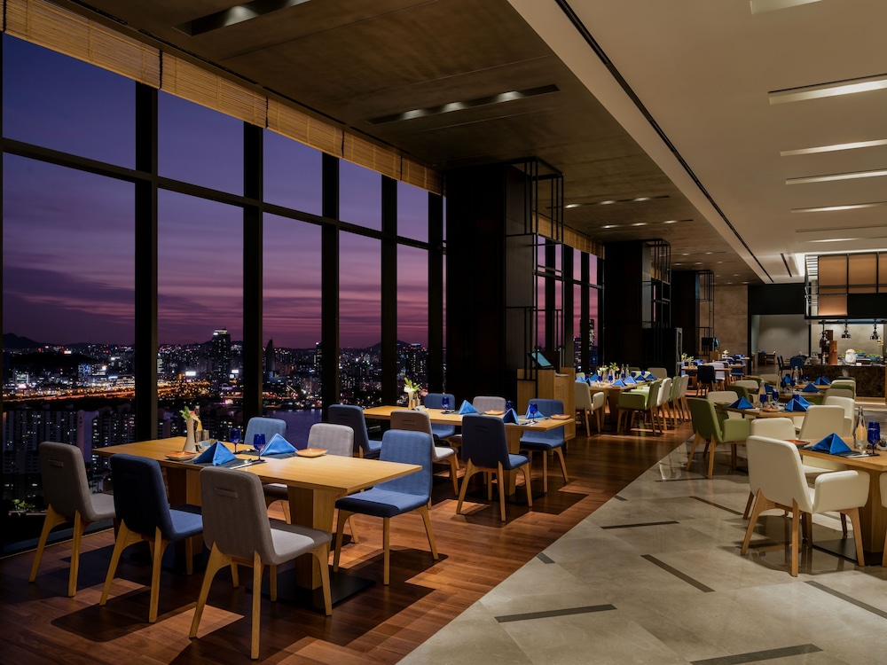 Novotel Ambassador Seoul Yongsan 5*