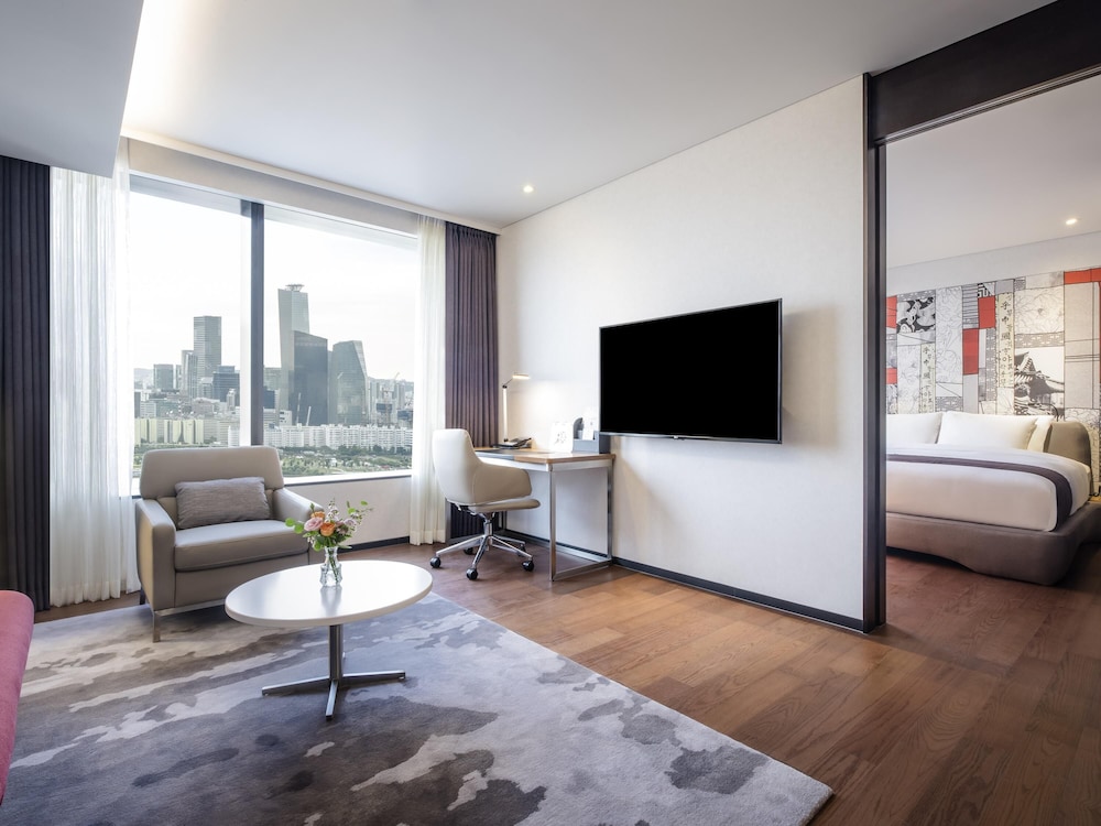 Novotel Ambassador Seoul Yongsan 5*
