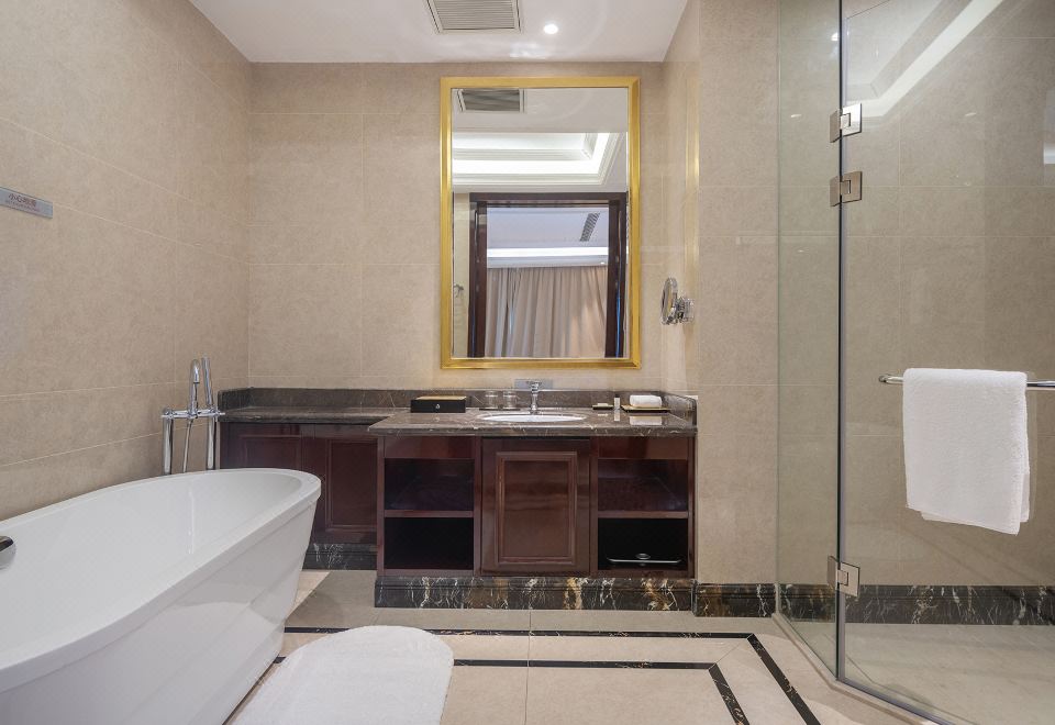 Jinsha Seaview Hotel Sanya 5*