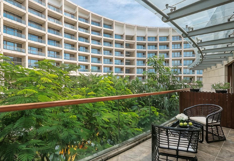 Jinsha Seaview Hotel Sanya 5*