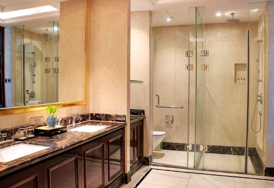 Jinsha Seaview Hotel Sanya 5*