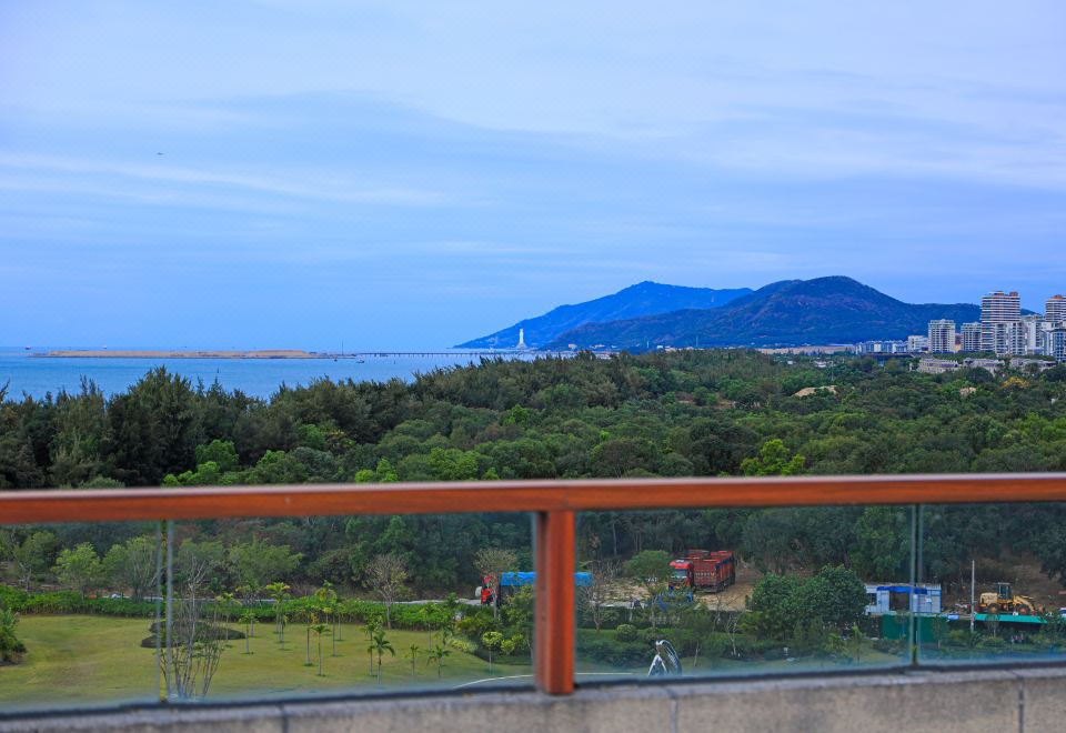 Jinsha Seaview Hotel Sanya 5*