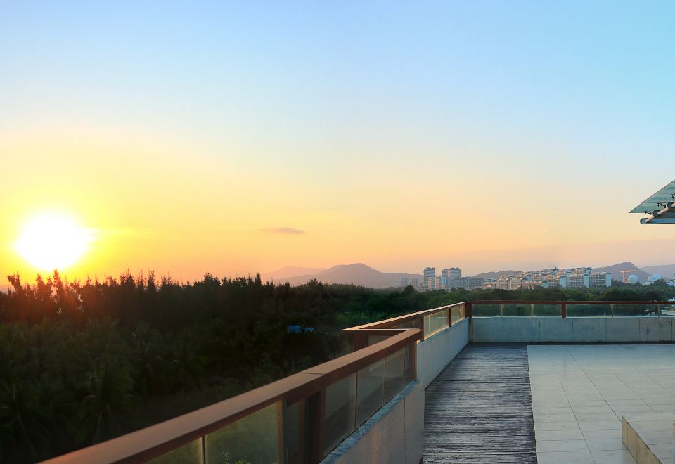 Jinsha Seaview Hotel Sanya 5*