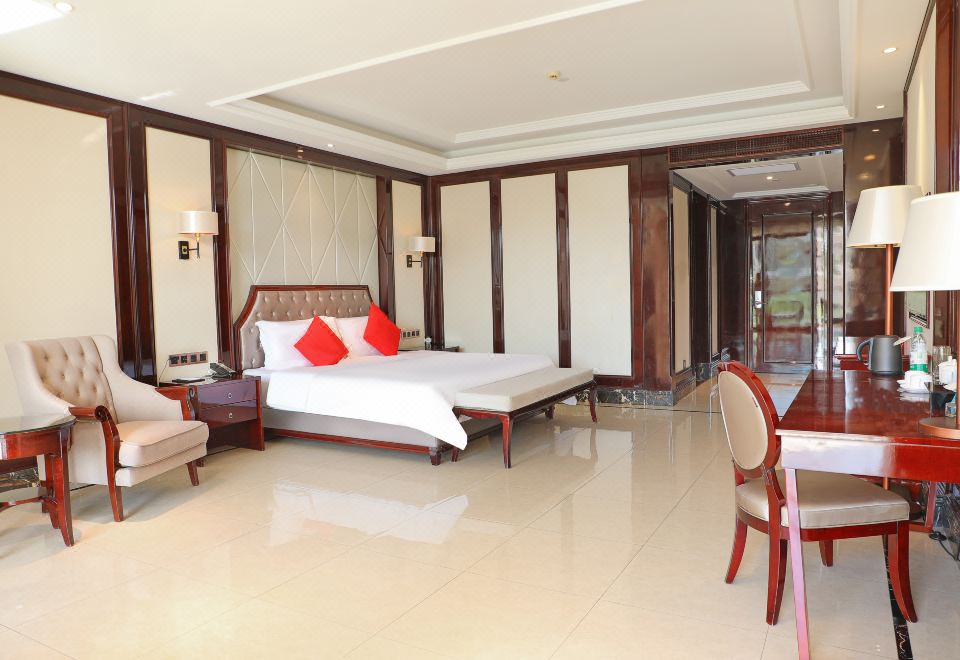 Jinsha Seaview Hotel Sanya 5*