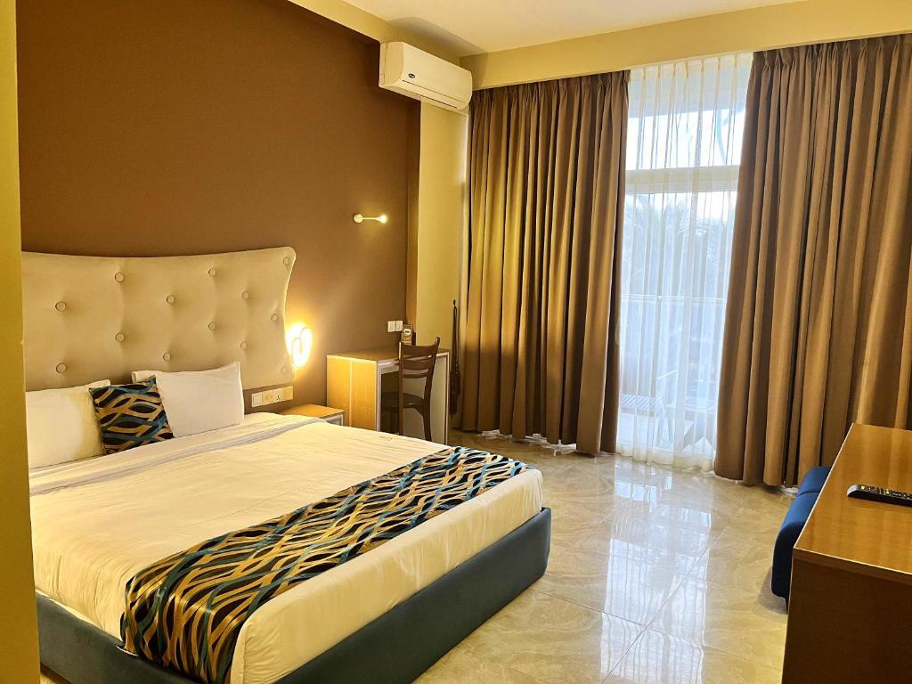 Туры в Aryana Queens Beach Resort