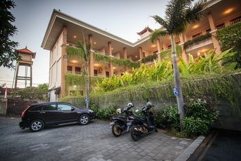 Pondok Anyar Hotel 2*