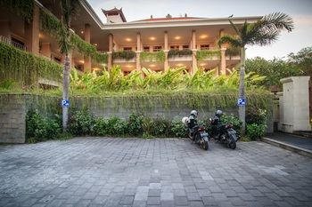 Pondok Anyar Hotel 2*