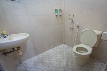 Pondok Anyar Hotel 2*