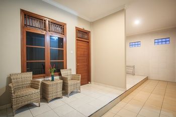 Pondok Anyar Hotel 2*