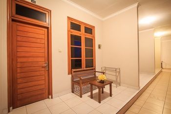 Pondok Anyar Hotel 2*