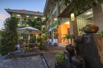 Pondok Anyar Hotel 2*