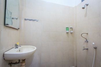 Pondok Anyar Hotel 2*