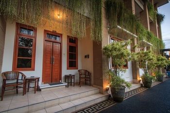 Pondok Anyar Hotel 2*