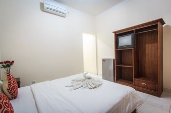 Pondok Anyar Hotel 2*